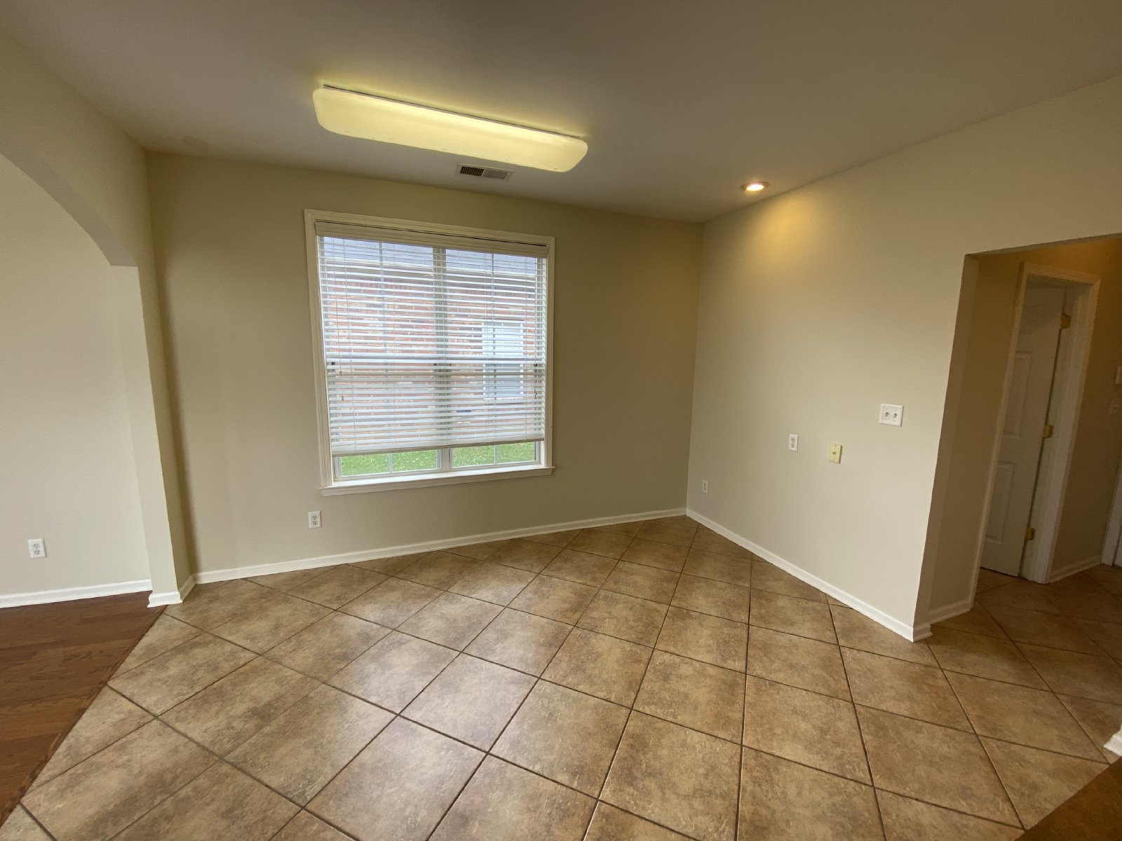 Large & Spacious 5 Bedroom Bartlett Rental Home property image