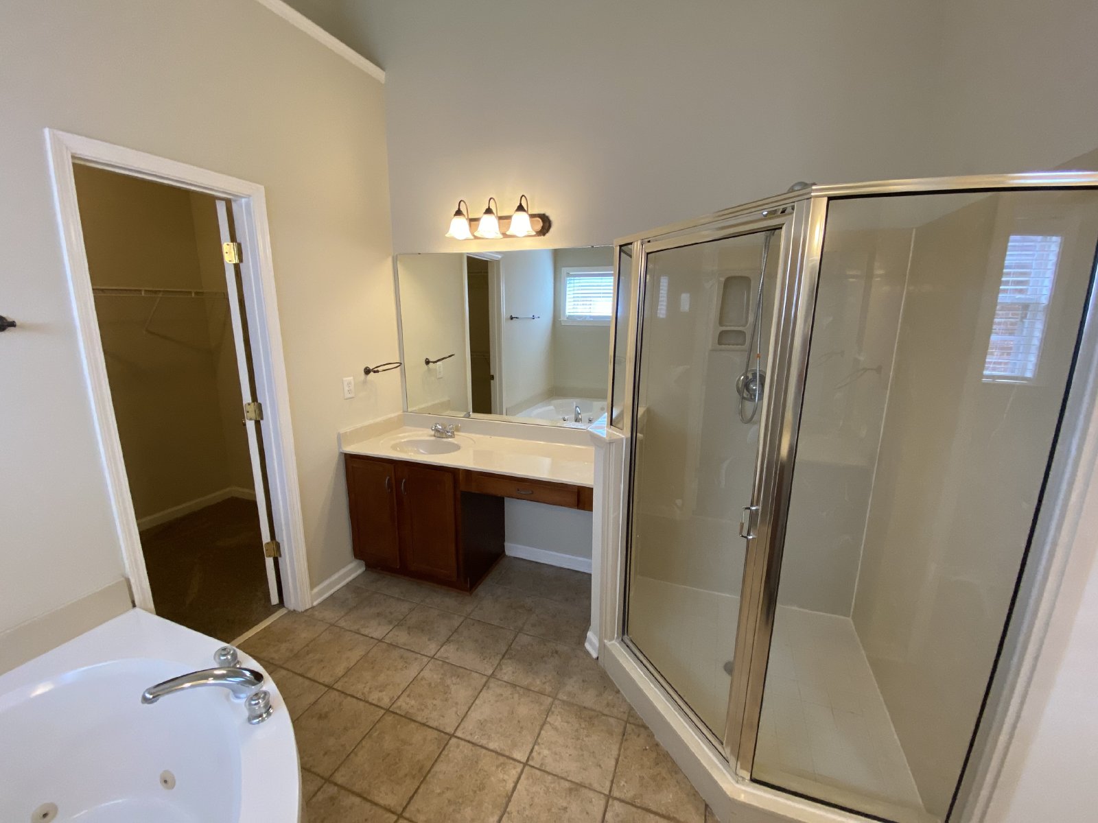Large & Spacious 5 Bedroom Bartlett Rental Home property image