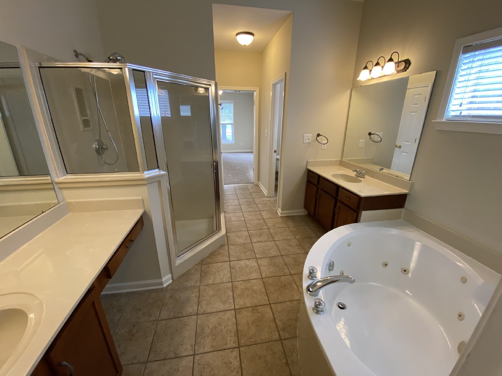 Large & Spacious 5 Bedroom Bartlett Rental Home property image