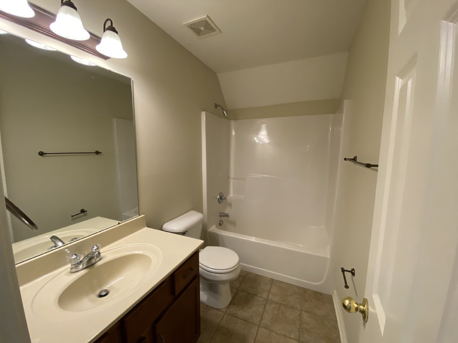 Large & Spacious 5 Bedroom Bartlett Rental Home property image