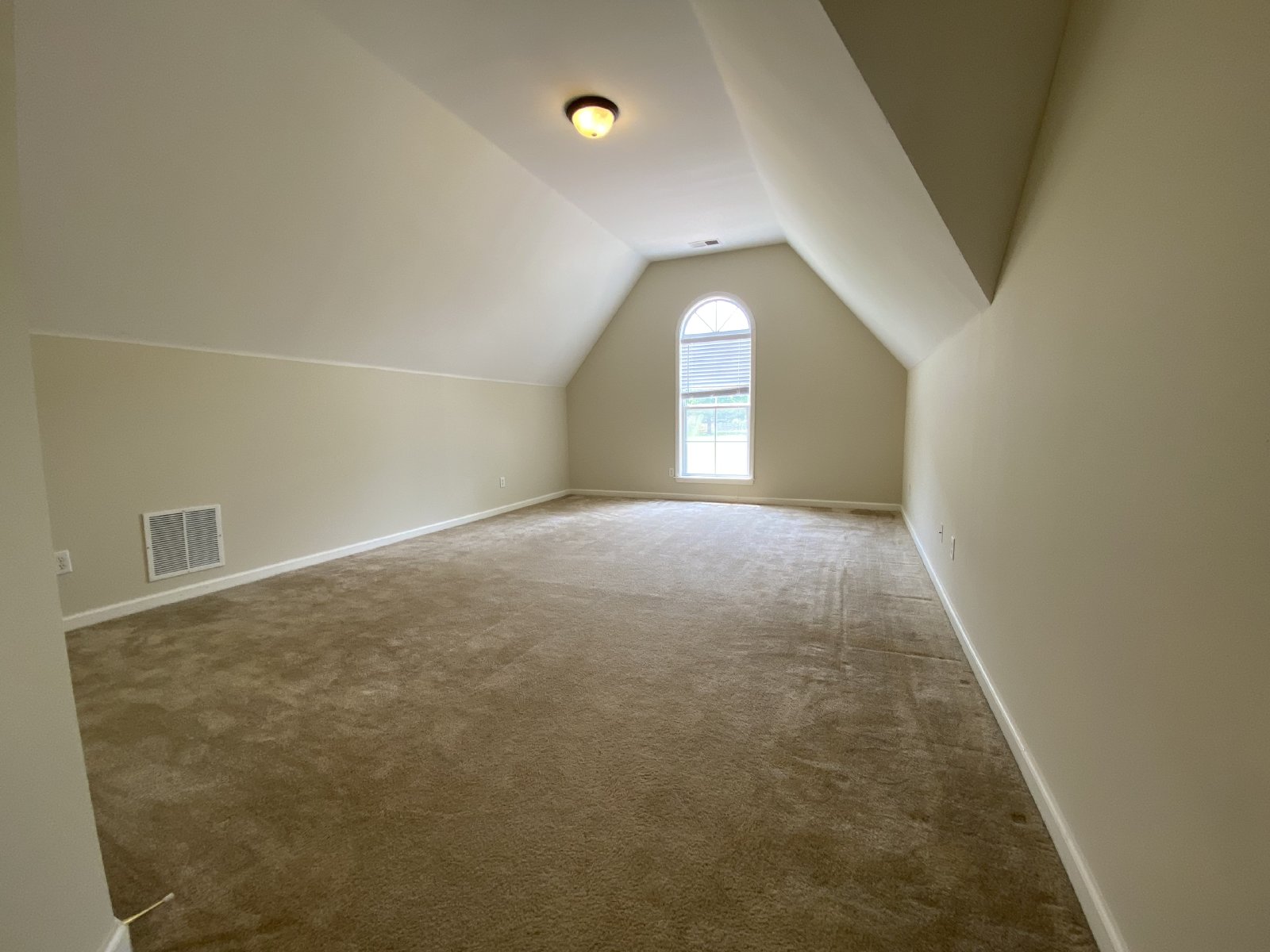 Large & Spacious 5 Bedroom Bartlett Rental Home property image
