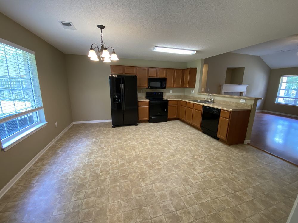 SPRING LAKE 3 BEDROOM 2 BATH RENTAL HOME property image